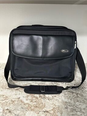 Targus Black Laptop Messenger Carrier Bag with Shoulder Strap
